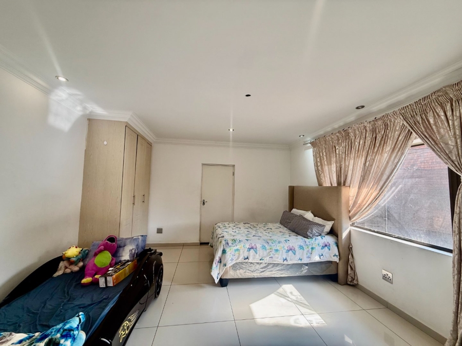 4 Bedroom Property for Sale in Birdwood Estate North West